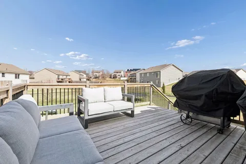 $419,900 | 940 Lakewood Trail, Young America, MN 55397