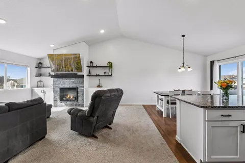 $419,900 | 940 Lakewood Trail, Young America, MN 55397