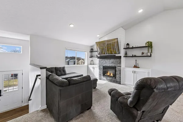 $419,900 | 940 Lakewood Trail, Norwood Young America, MN 55397