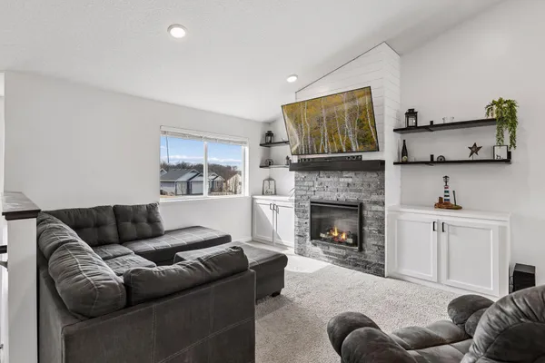 $419,900 | 940 Lakewood Trail, Norwood Young America, MN 55397