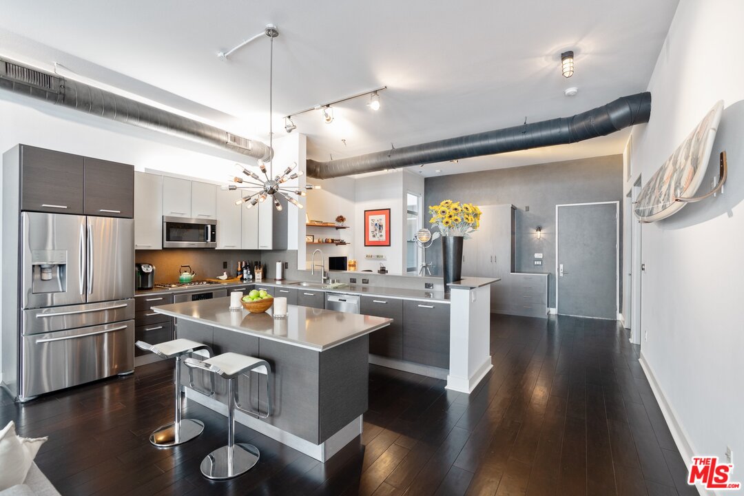 13320 Beach Avenue, Unit 306 Marina del Rey, CA 90292 - Photo 1 of 25