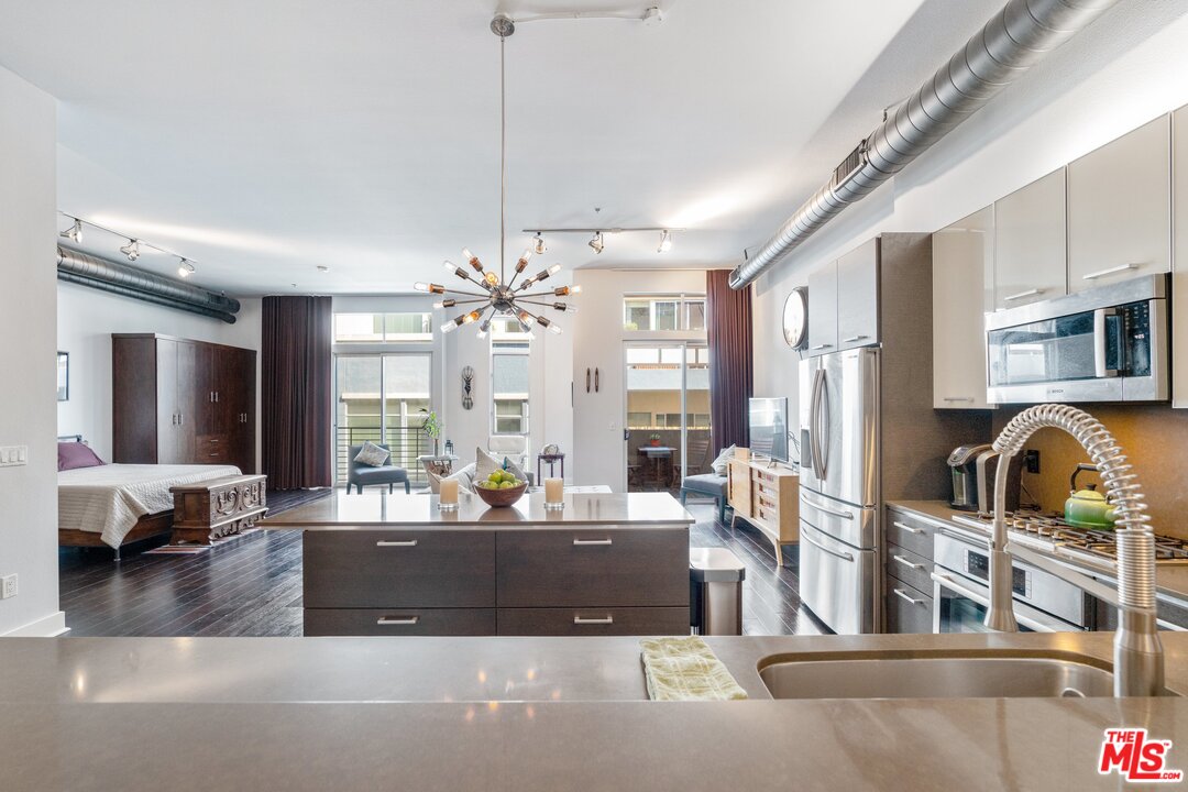 13320 Beach Avenue, Unit 306 Marina del Rey, CA 90292 - Photo 2 of 25