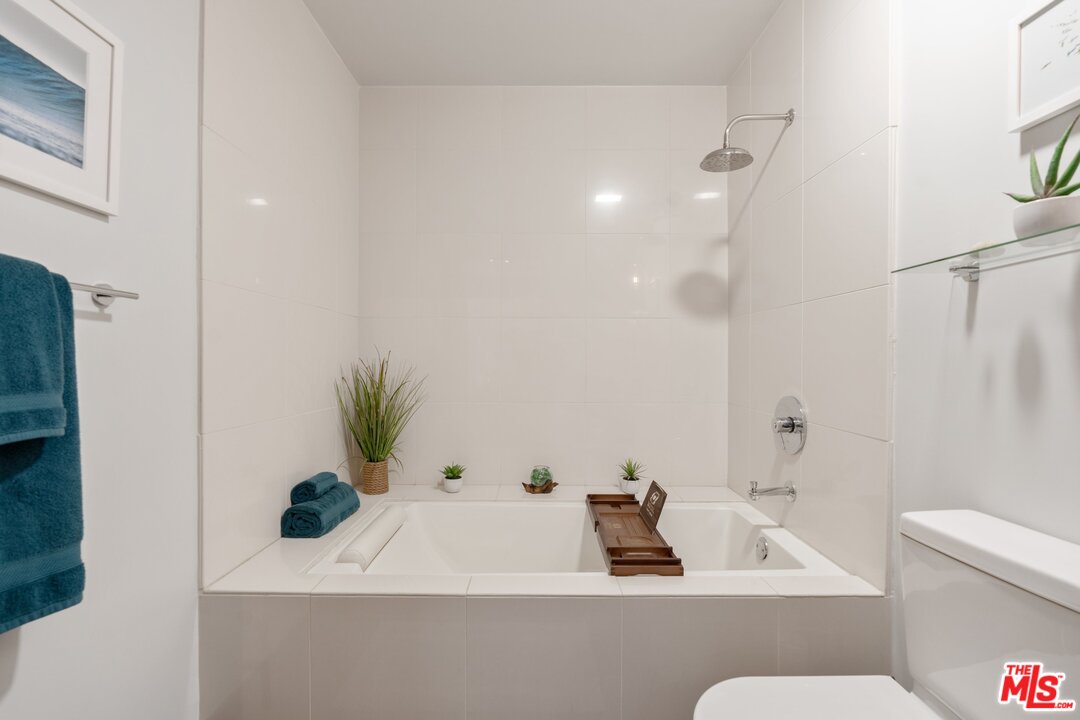 13320 Beach Avenue, Unit 306 Marina del Rey, CA 90292 - Photo 12 of 25