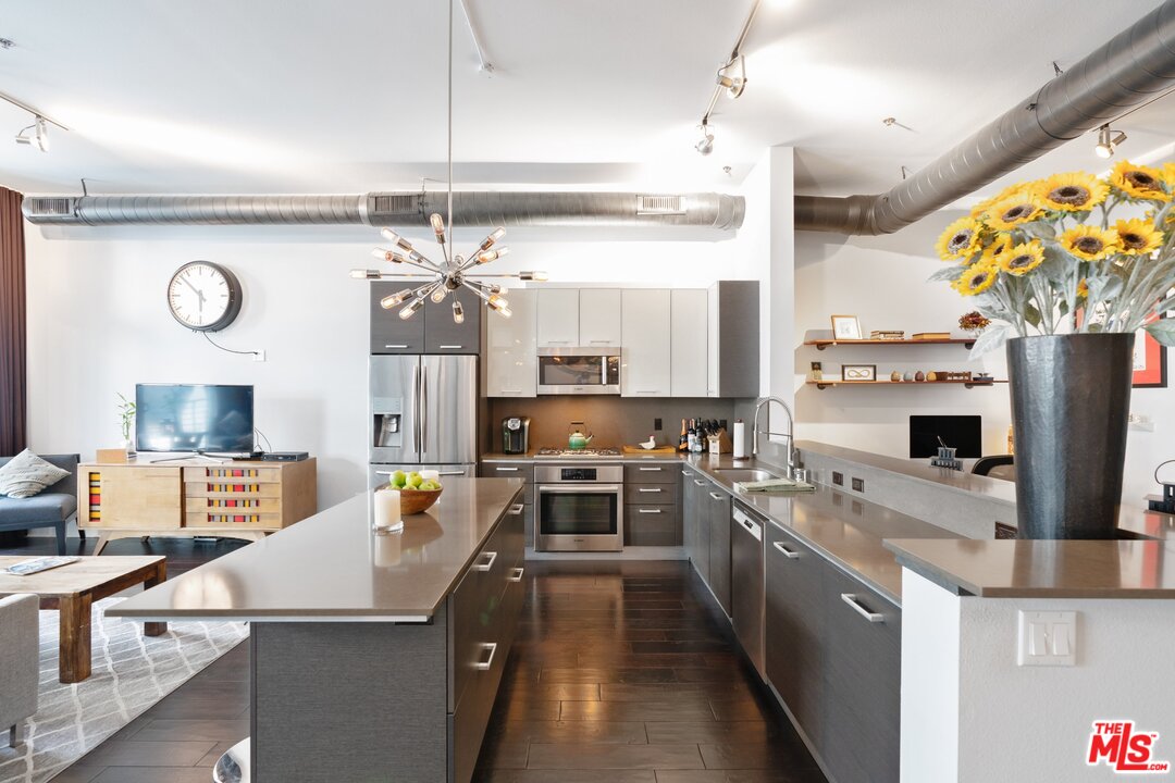 13320 Beach Avenue, Unit 306 Marina del Rey, CA 90292 - Photo 3 of 25