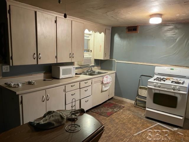 8831 Ormes Road Vassar, MI 48768 - Photo 6 of 14 50068518-5.JPG