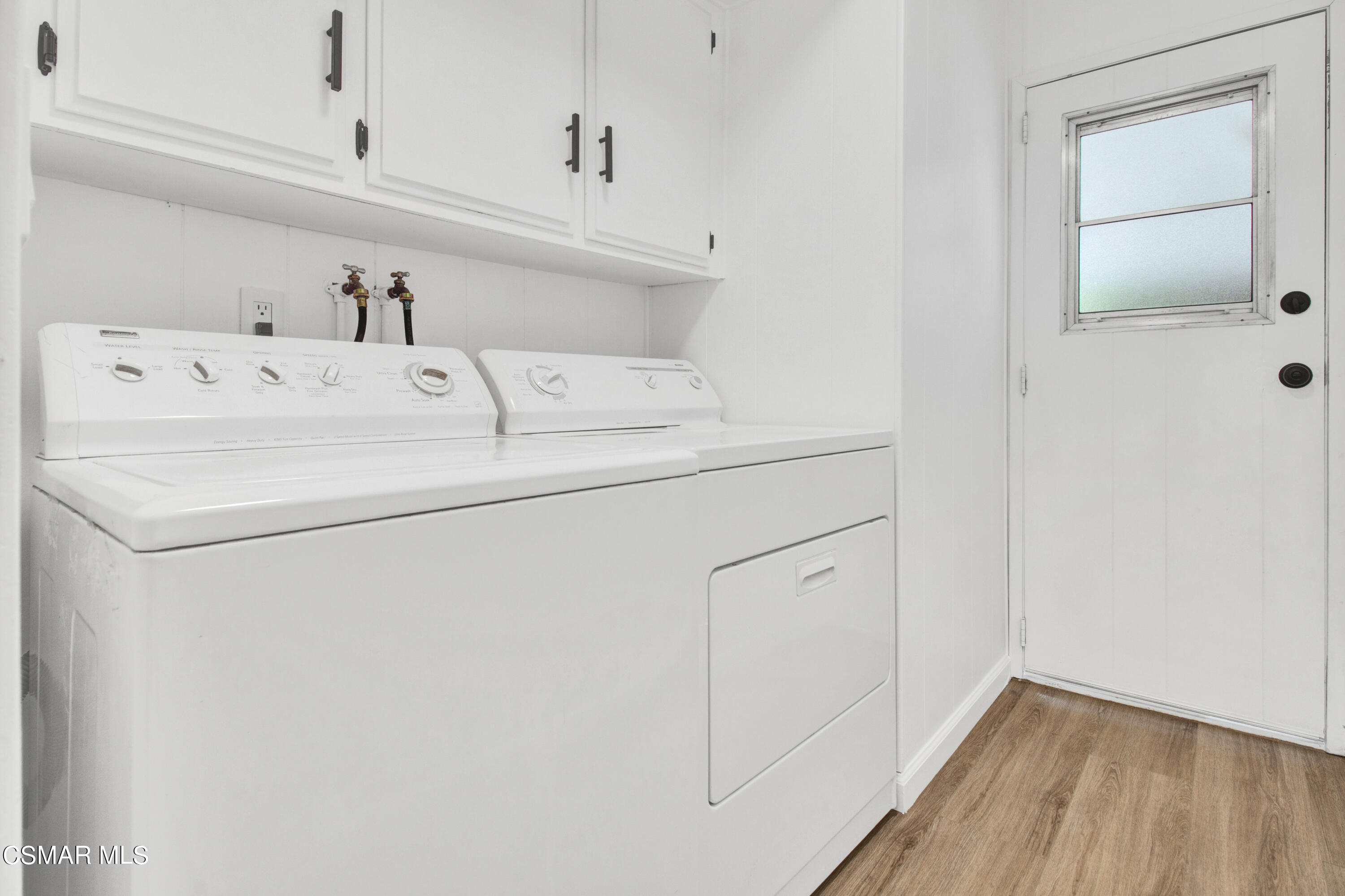 195 Tierra Rejada Road, Unit 194 Simi Valley, CA 93065 - Photo 13 of 16 Laundry