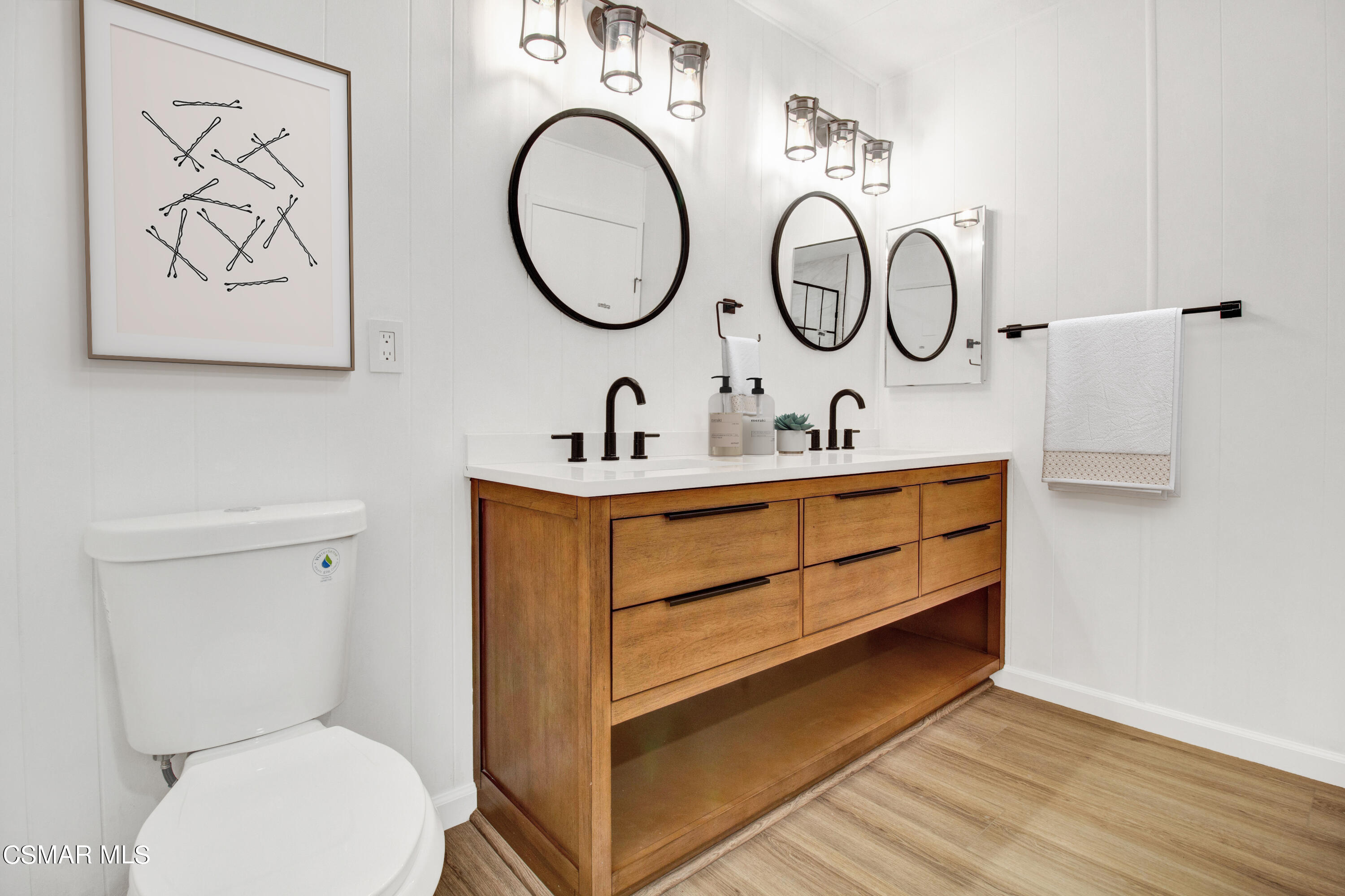 195 Tierra Rejada Road, Unit 194 Simi Valley, CA 93065 - Photo 10 of 16 MasterBath_M