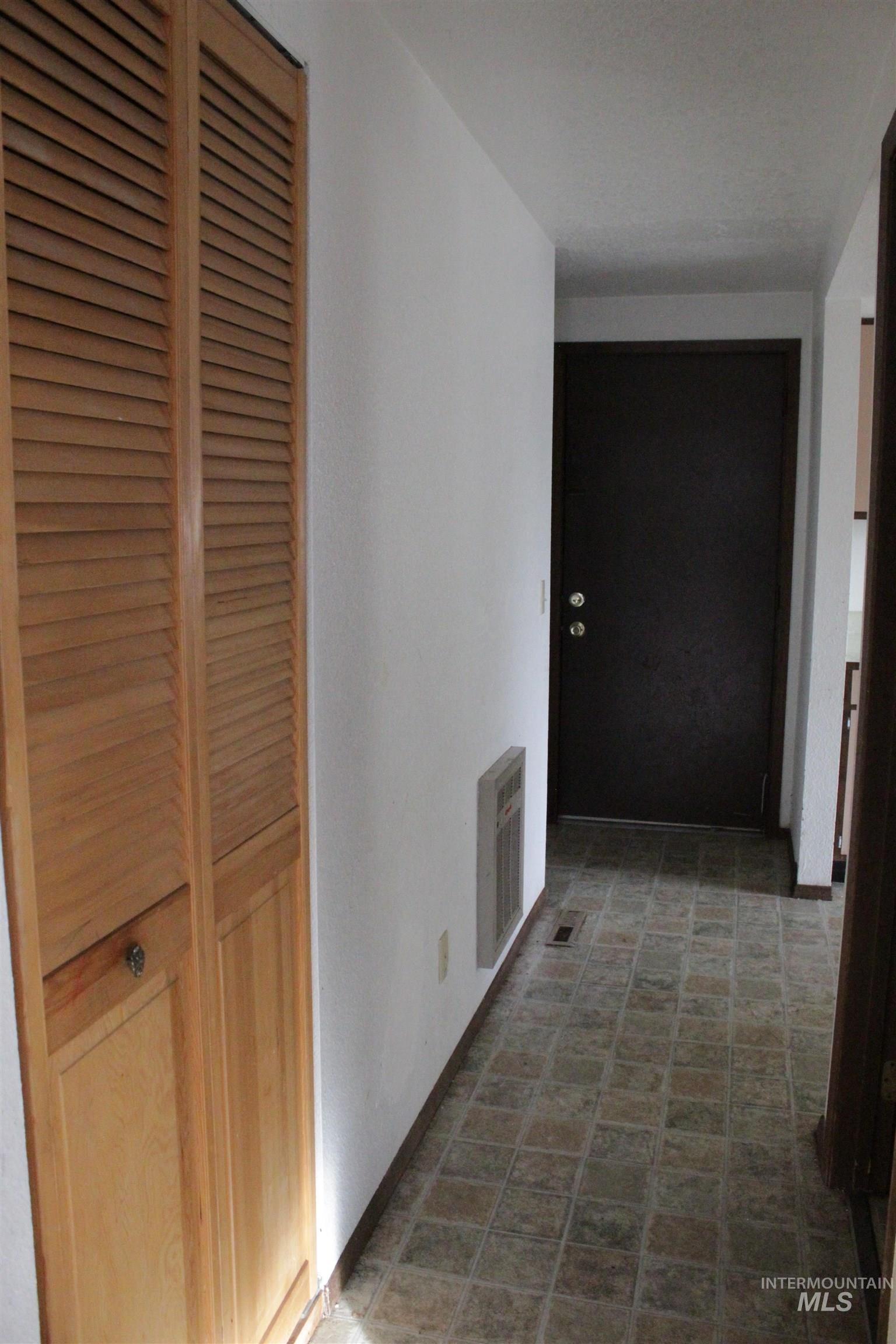 622 East Court Street Weiser, ID 83672 - Photo 6 of 20 Corridor featuring baseboards and light flooring