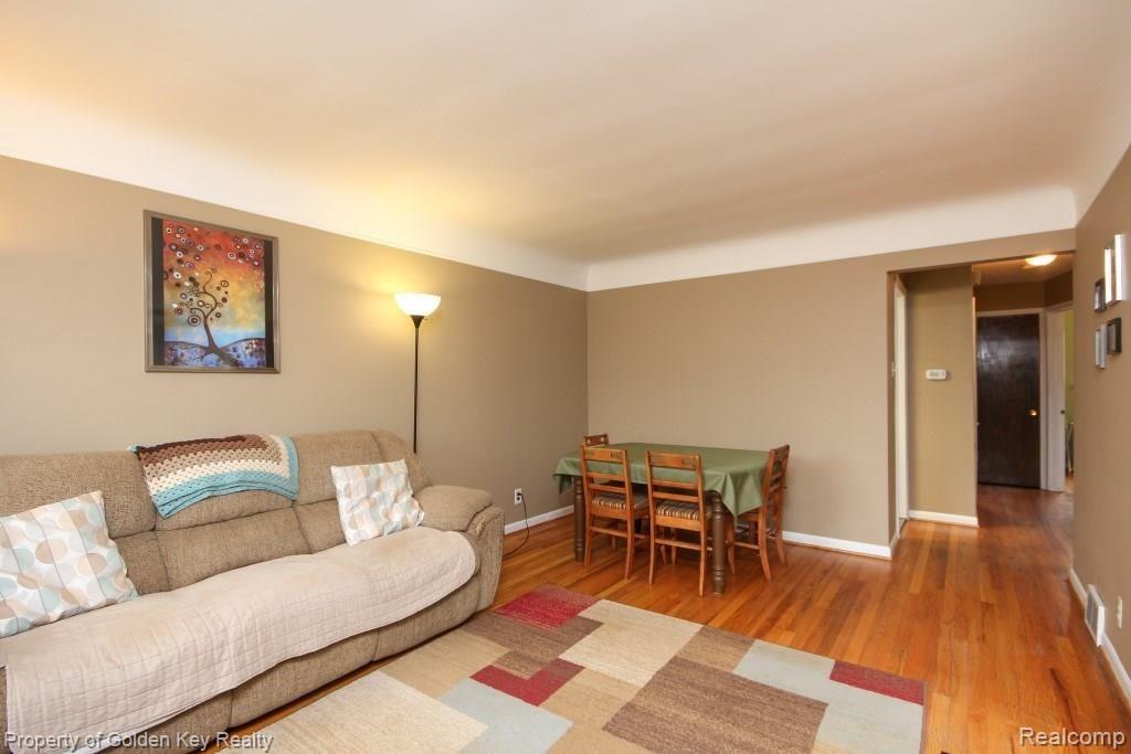 19374 Rensellor Street Livonia, MI 48152 - Photo 6 of 28 IMG_0034 (Custom).jpg