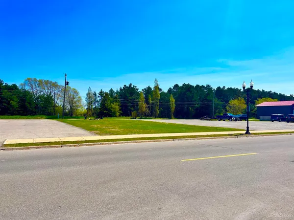 $35,900 | 1518-1522 Sheridan Road, Escanaba, MI 49829