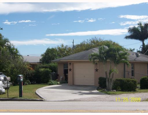 1900 Bacom Point Road Pahokee, FL 33476 - Photo 1 of 10 Exterior Front