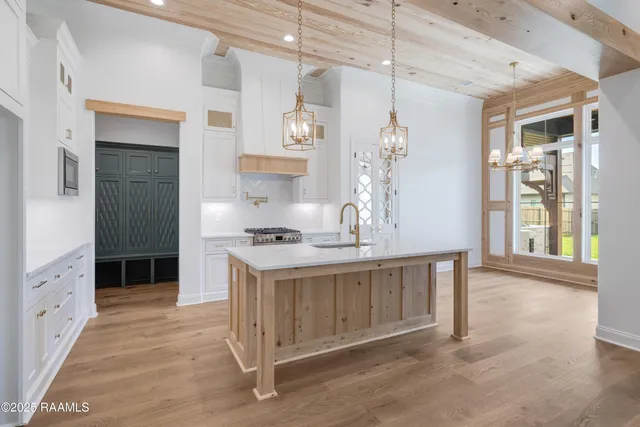 $669,000 | 204 Sabal Grv Lane, Youngsville, LA 70592