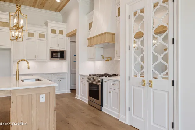 $669,000 | 204 Sabal Grv Lane, Youngsville, LA 70592