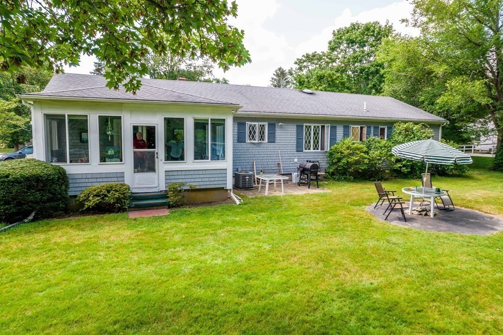 40 Pearse Road Swansea, MA 02777 - Photo 5 of 38 Gallery Image 5