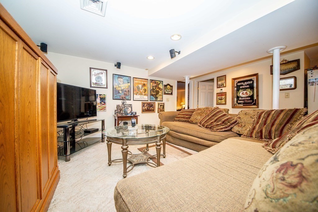 40 Pearse Road Swansea, MA 02777 - Photo 8 of 38 Gallery Image 8