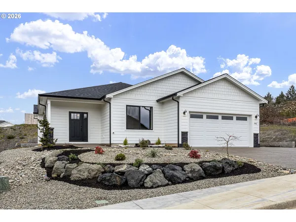 $489,000 | 941 Sand Pines Avenue, Sutherlin, OR 97479