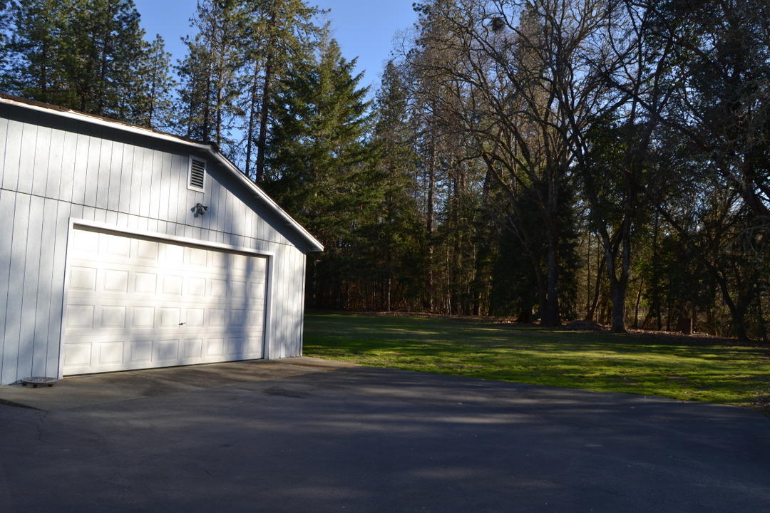 225 Espey Road Grants Pass, OR 97527 - Photo 23 of 28 DSC_9029