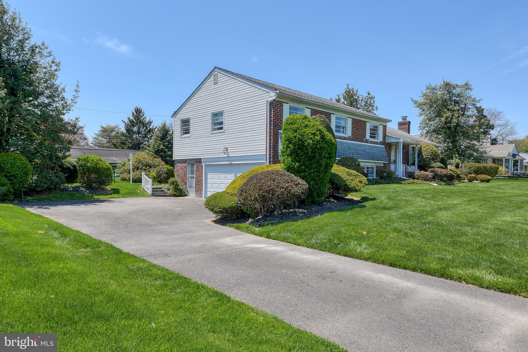 448 Lawrence Road Huntingdon Valley, PA 19006 - Photo 4 of 42 Gallery Image 4