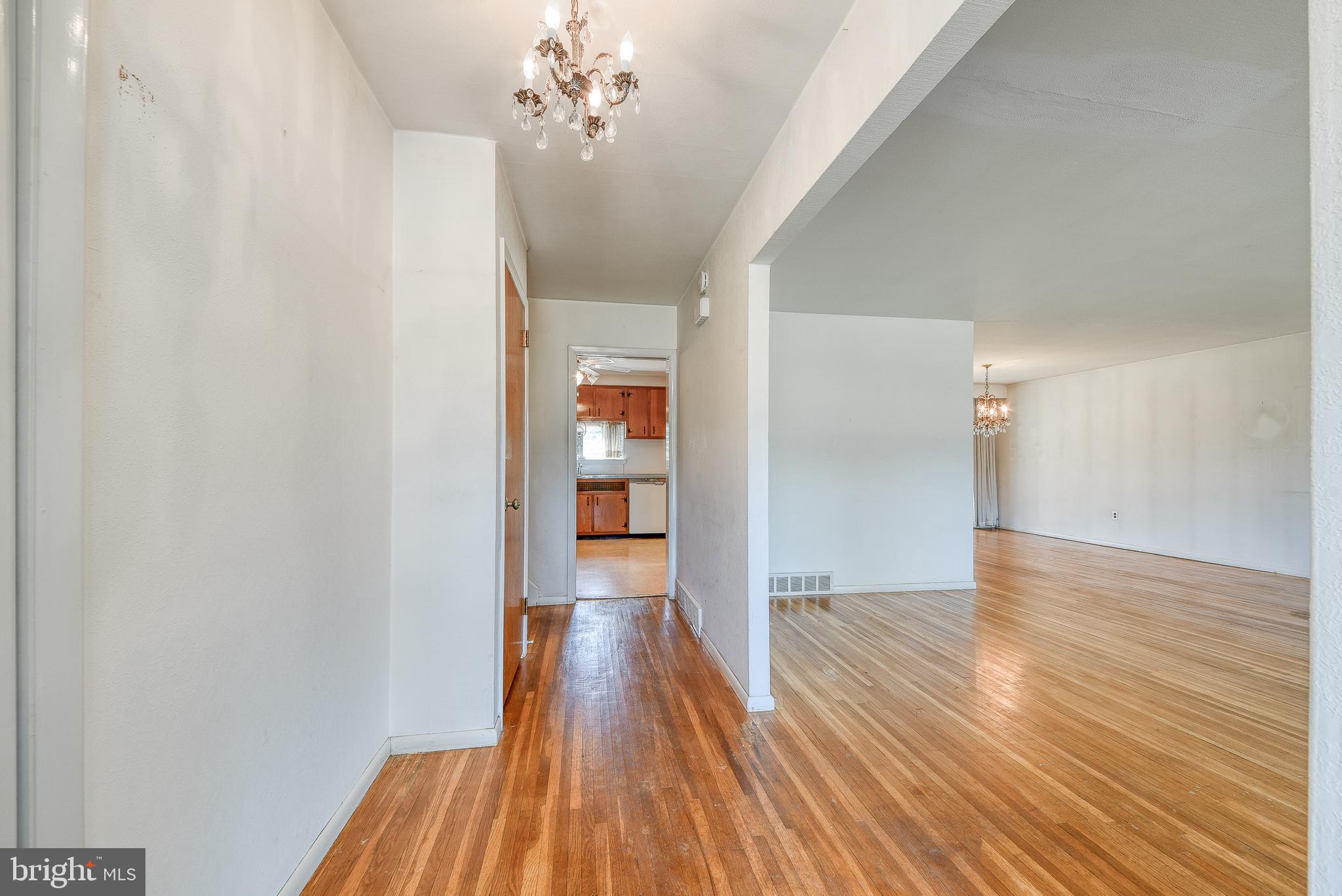 448 Lawrence Road Huntingdon Valley, PA 19006 - Photo 8 of 42 Gallery Image 8