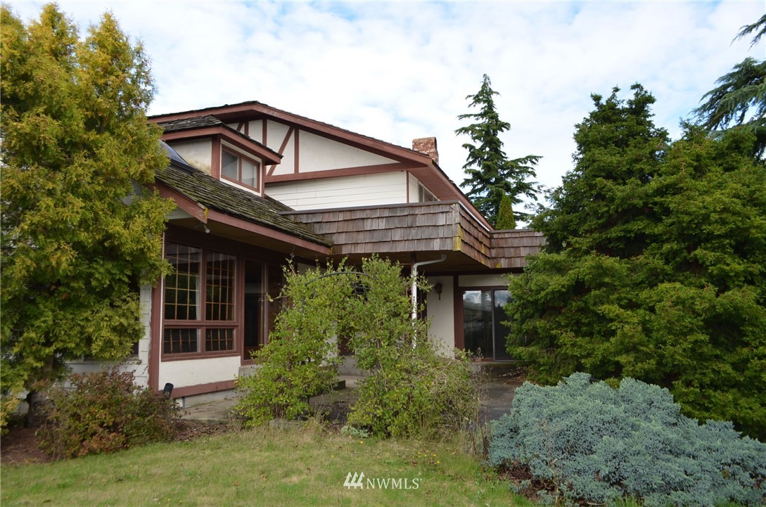 7878 Goodwin Road Everson, WA 98247 - Photo 14 of 16 a front view of a house with garden
