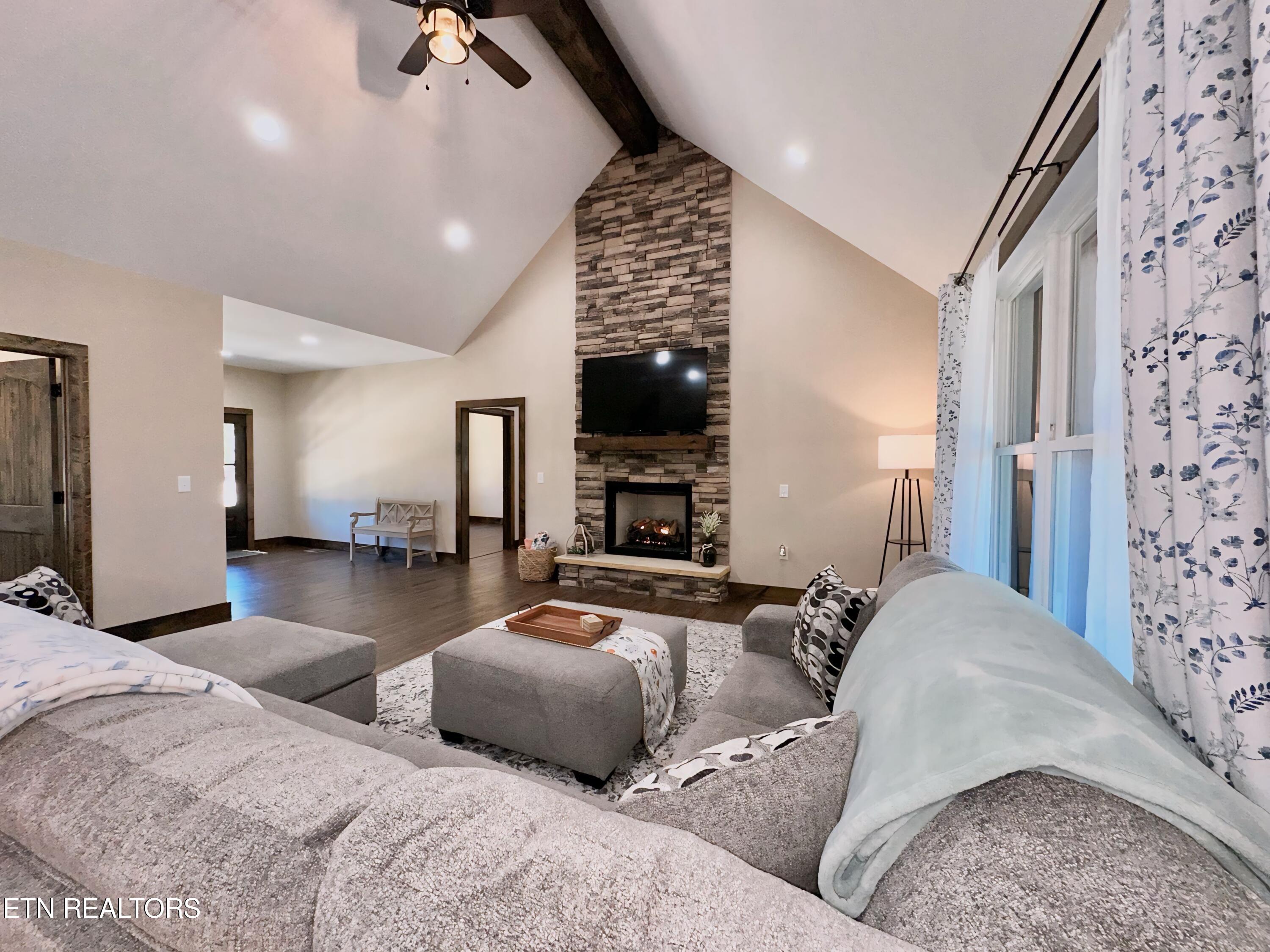 1063 Wilderness Road Friendsville, TN 37737 - Photo 7 of 43 Living Room