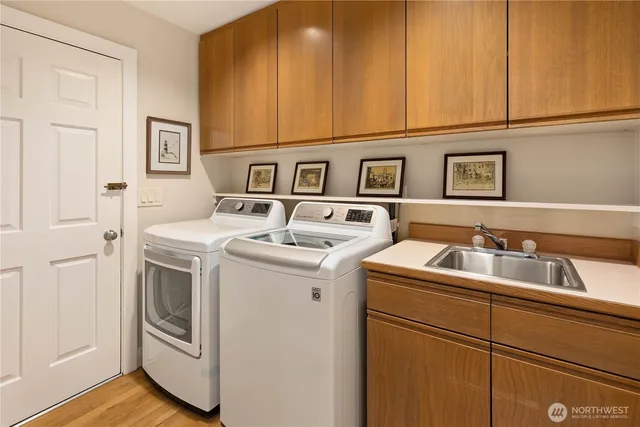 $2,098,000 | 1708 Bellevue Way Northeast, Bellevue, WA 98004