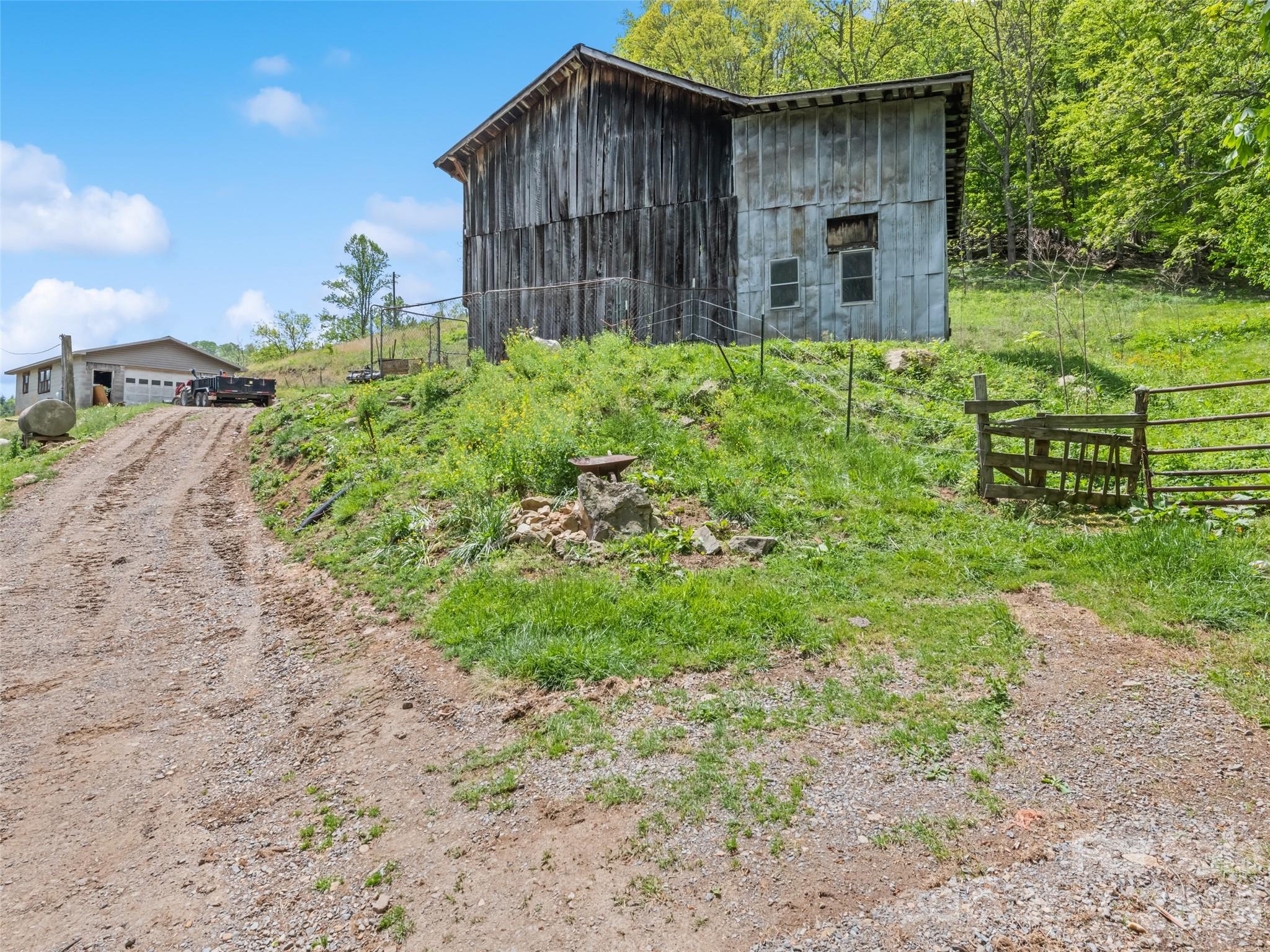 3607 Max Patch Road Clyde, NC 28721 - Photo 4 of 12
