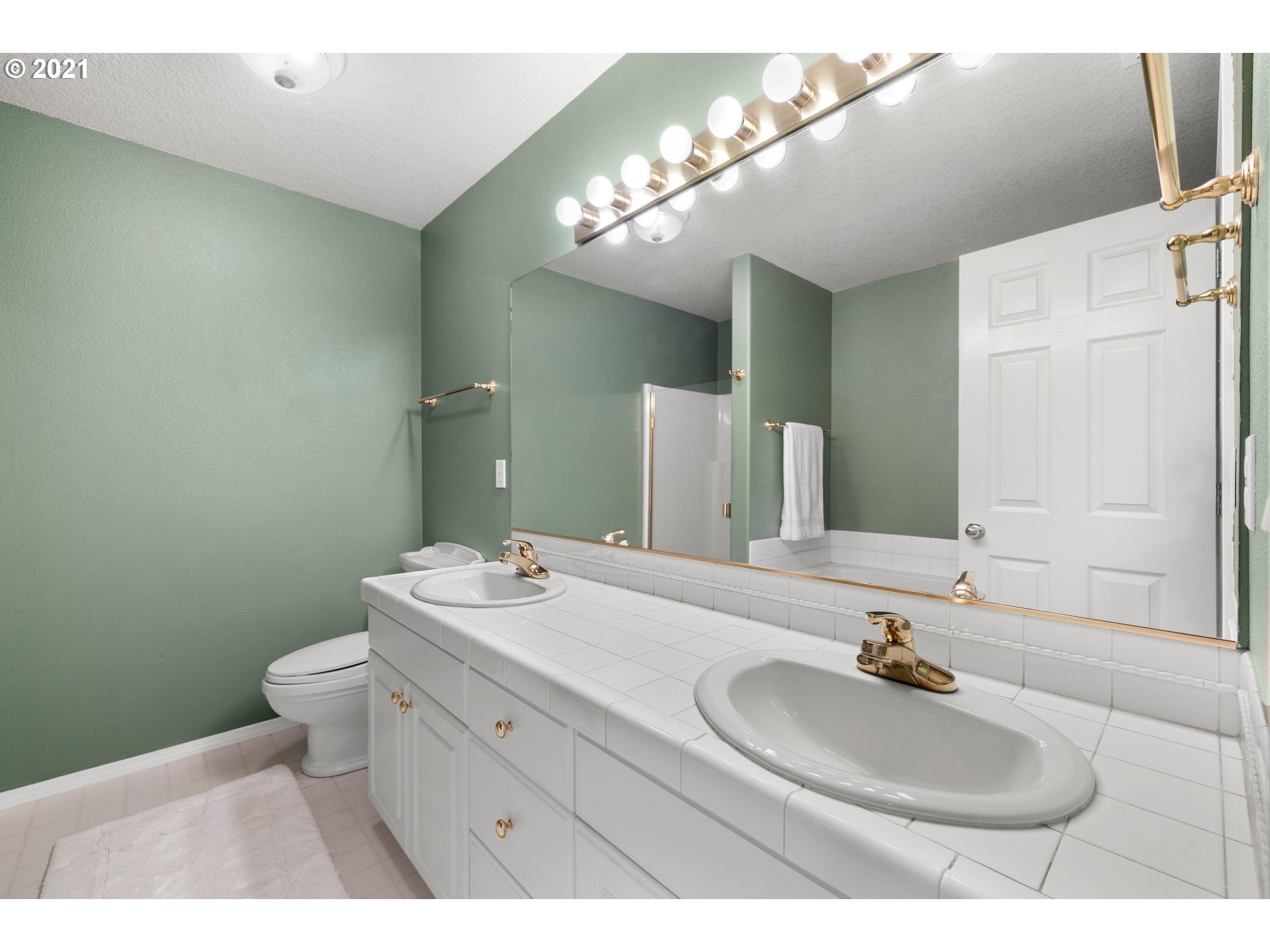 22056 Southwest Grahams Ferry Road, Unit A Tualatin, OR 97062 - Photo 17 of 29 Gallery Image 17