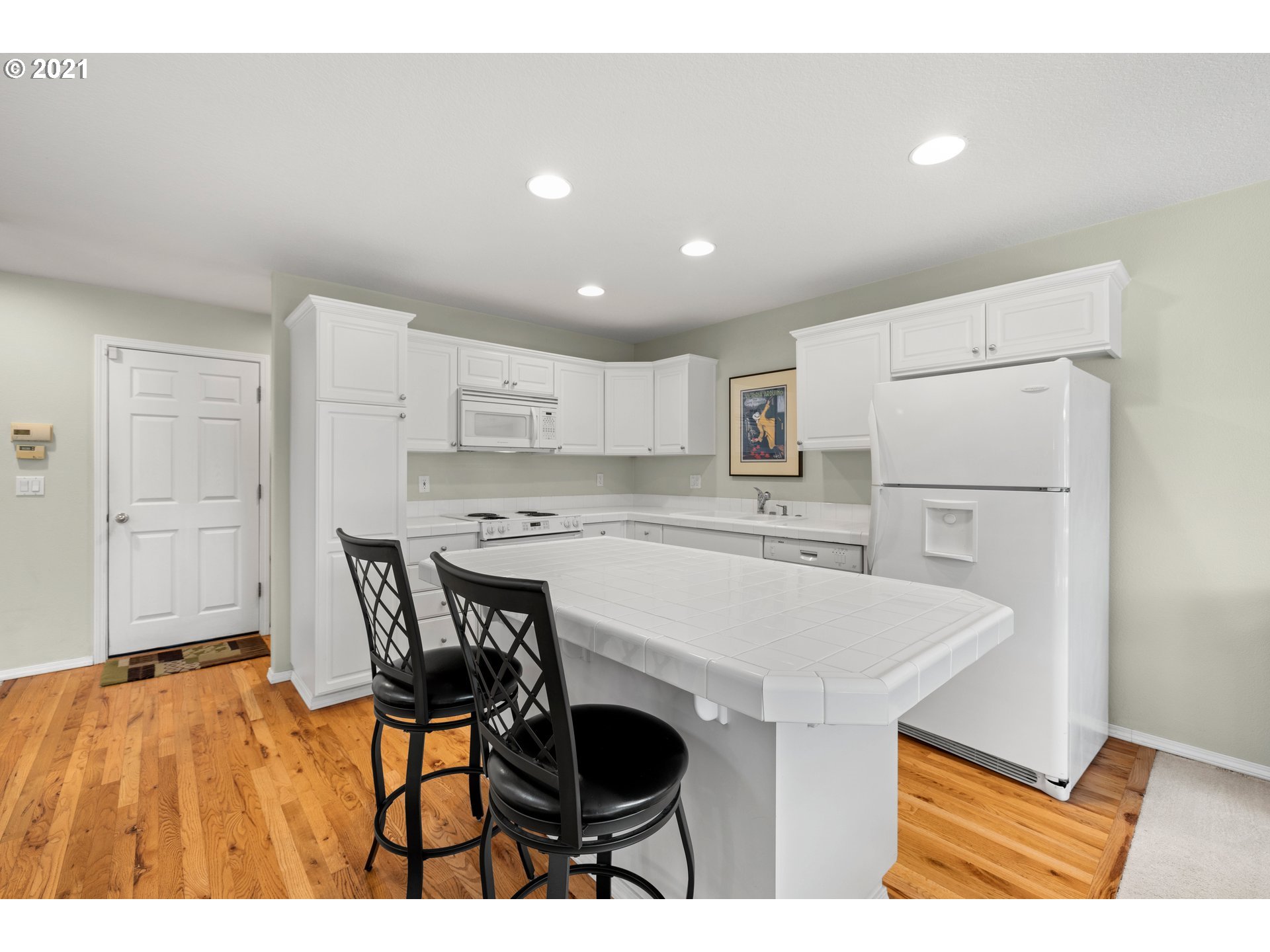 22056 Southwest Grahams Ferry Road, Unit A Tualatin, OR 97062 - Photo 7 of 29 Gallery Image 7