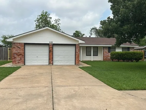 $2,350 | 119 Talisman Street, Lake Jackson, TX 77566