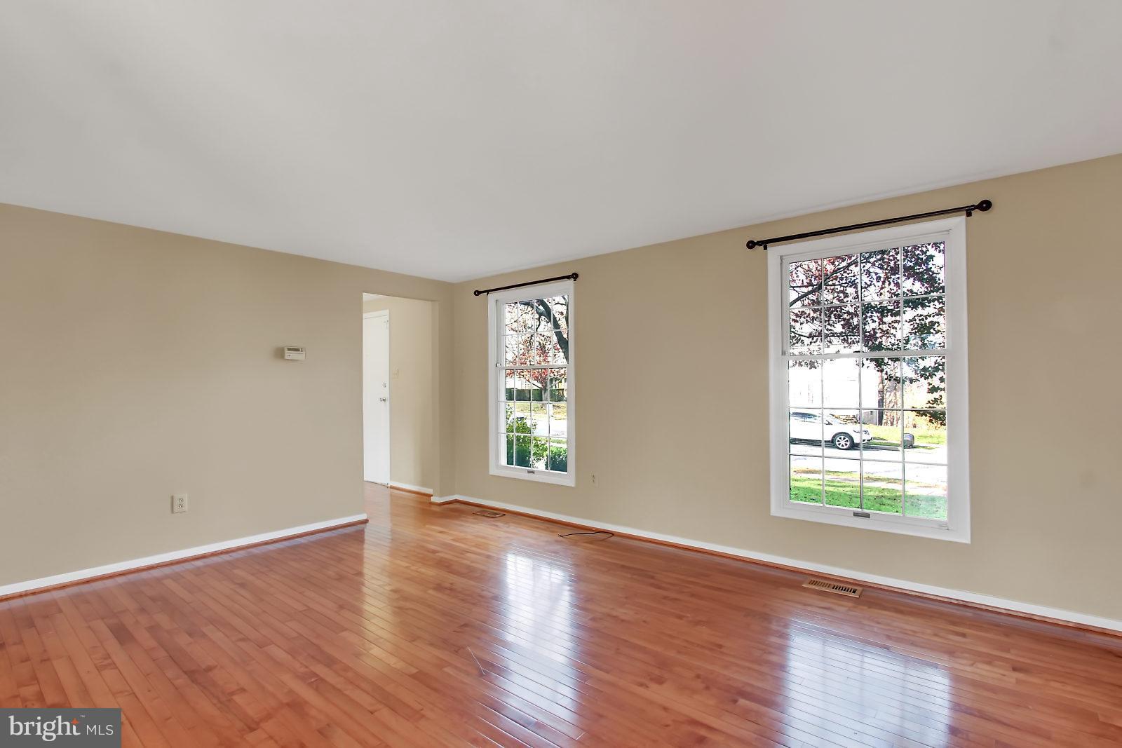 10879 Sandringham Road Cockeysville, MD 21030 - Photo 13 of 30 Living Room