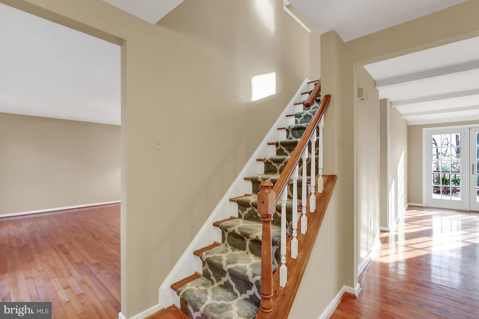 10879 Sandringham Road Cockeysville, MD 21030 - Photo 14 of 30 Entry to sunlit home!