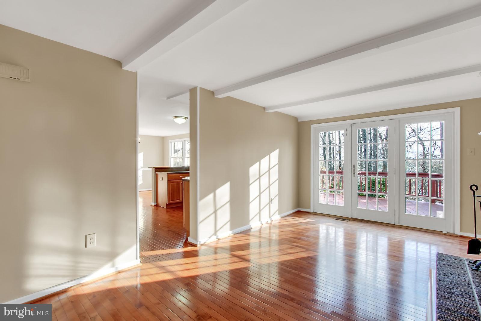10879 Sandringham Road Cockeysville, MD 21030 - Photo 4 of 30 Family Rm Access to Deck & Yard