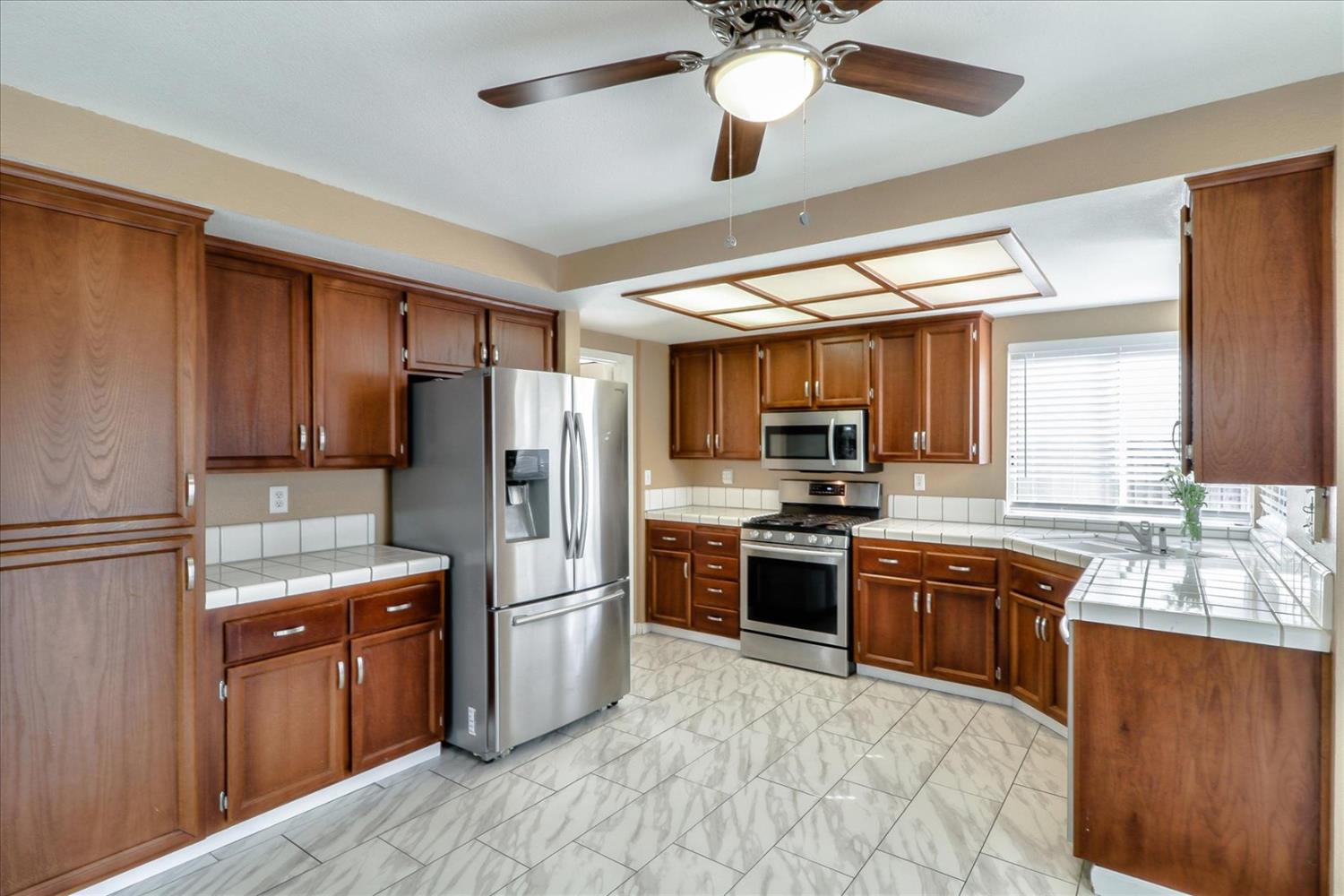 1081 Havenbrook Drive Tracy, CA 95376 - Photo 8 of 32