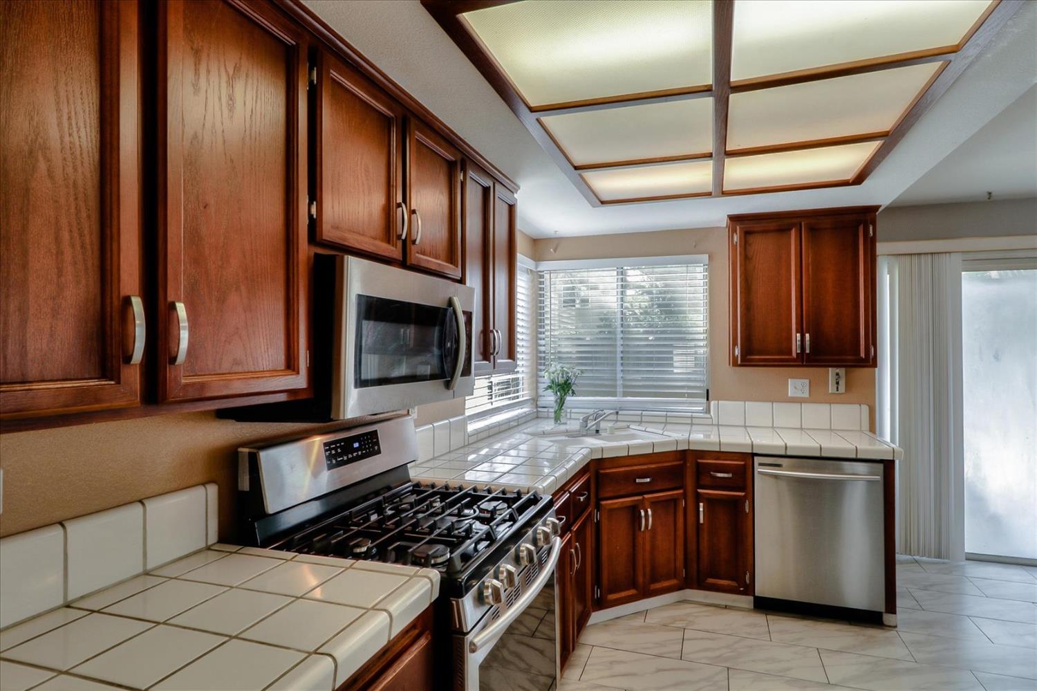 1081 Havenbrook Drive Tracy, CA 95376 - Photo 10 of 32