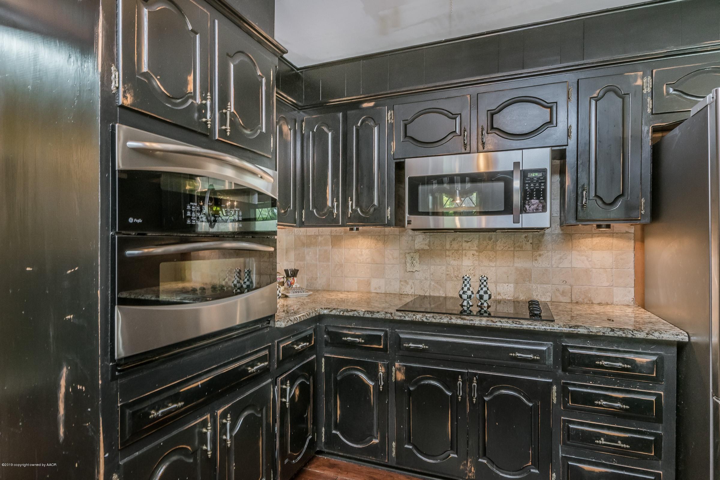 6301 Gainsborough Road Amarillo, TX 79106 - Photo 13 of 37 011_Kitchen-2