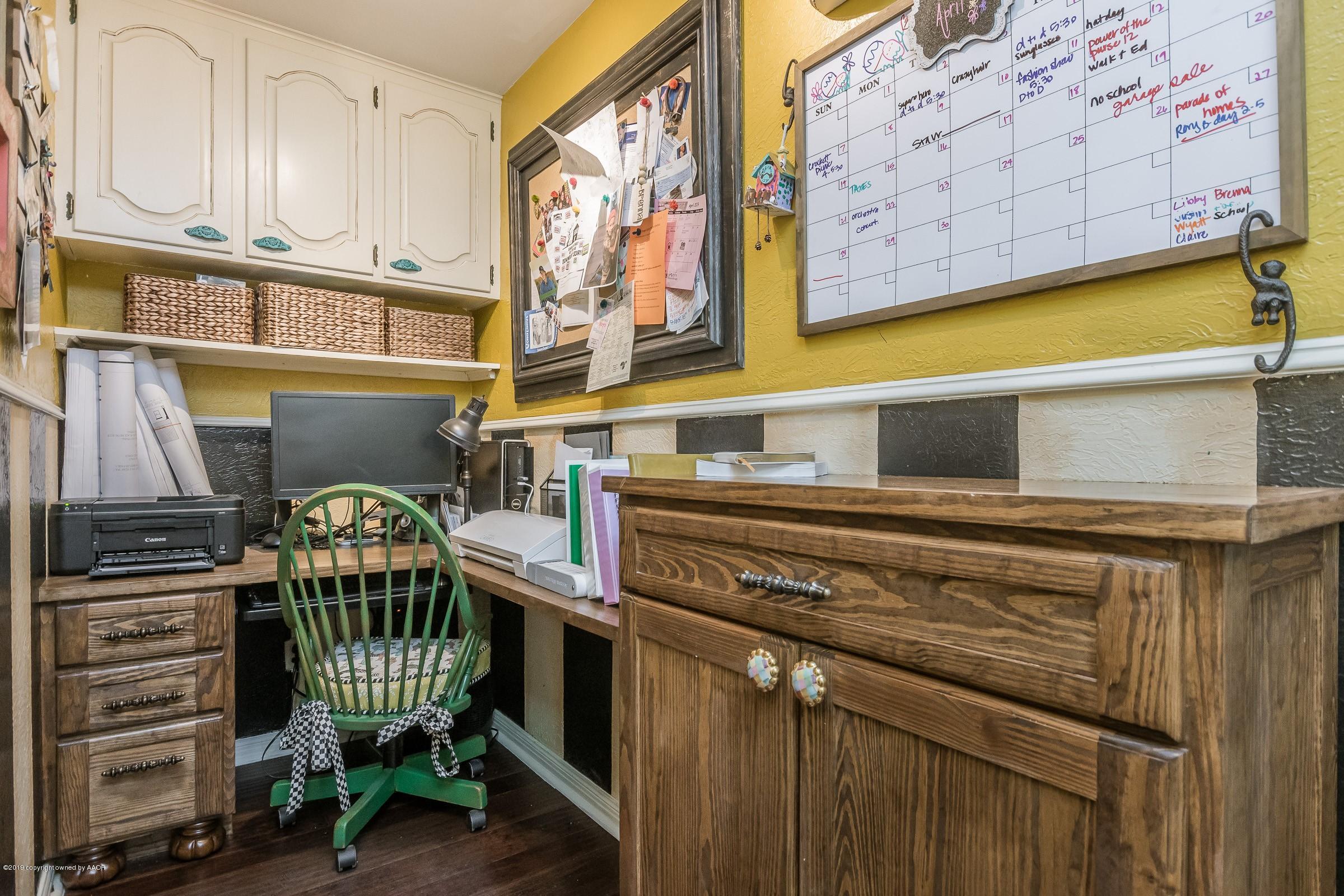 6301 Gainsborough Road Amarillo, TX 79106 - Photo 18 of 37 016_Office Nook