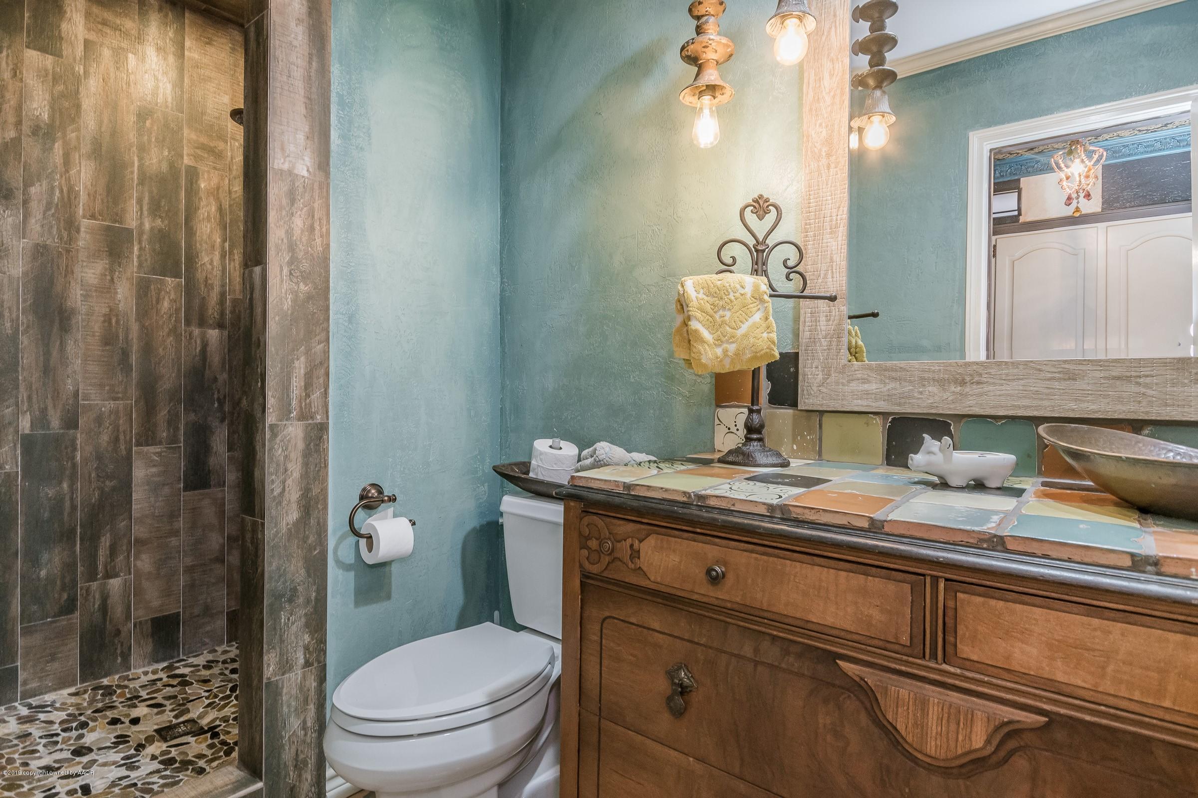 6301 Gainsborough Road Amarillo, TX 79106 - Photo 21 of 37 019_Guest Bathroom