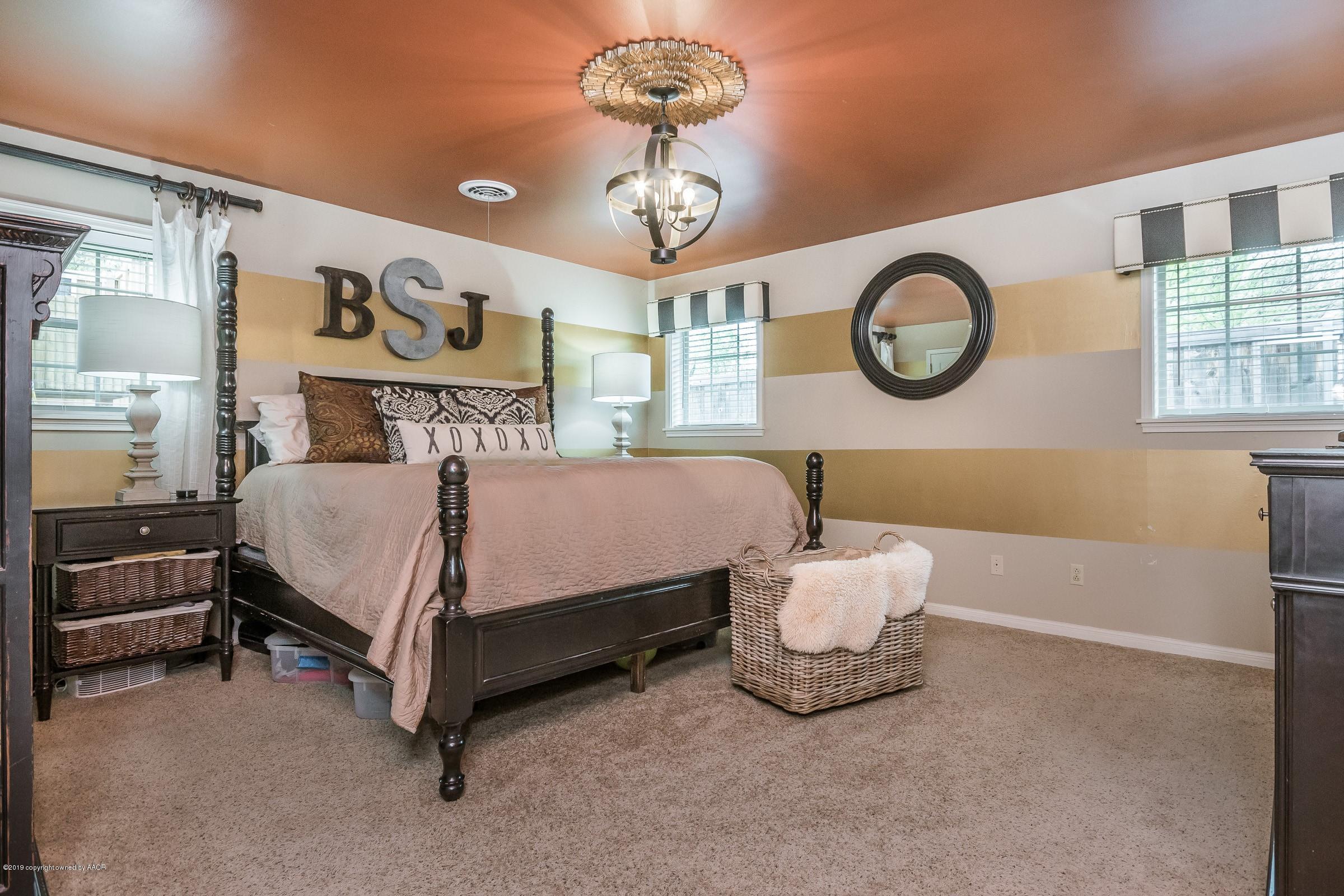 6301 Gainsborough Road Amarillo, TX 79106 - Photo 22 of 37 020_Master Bedroom