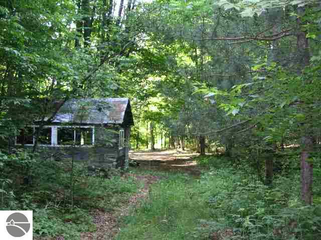 2376 North Haze Road Beulah, MI 49617 - Photo 4 of 9 1665132-3.JPG