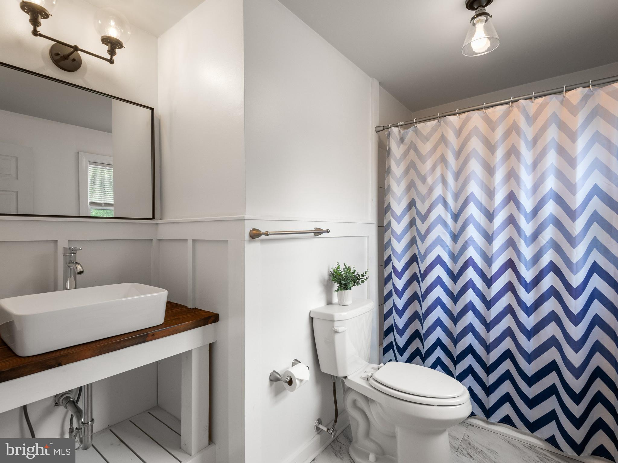 1104 Caln Meetinghouse Road Coatesville, PA 19320 - Photo 33 of 47 Full Hallway Bathroom