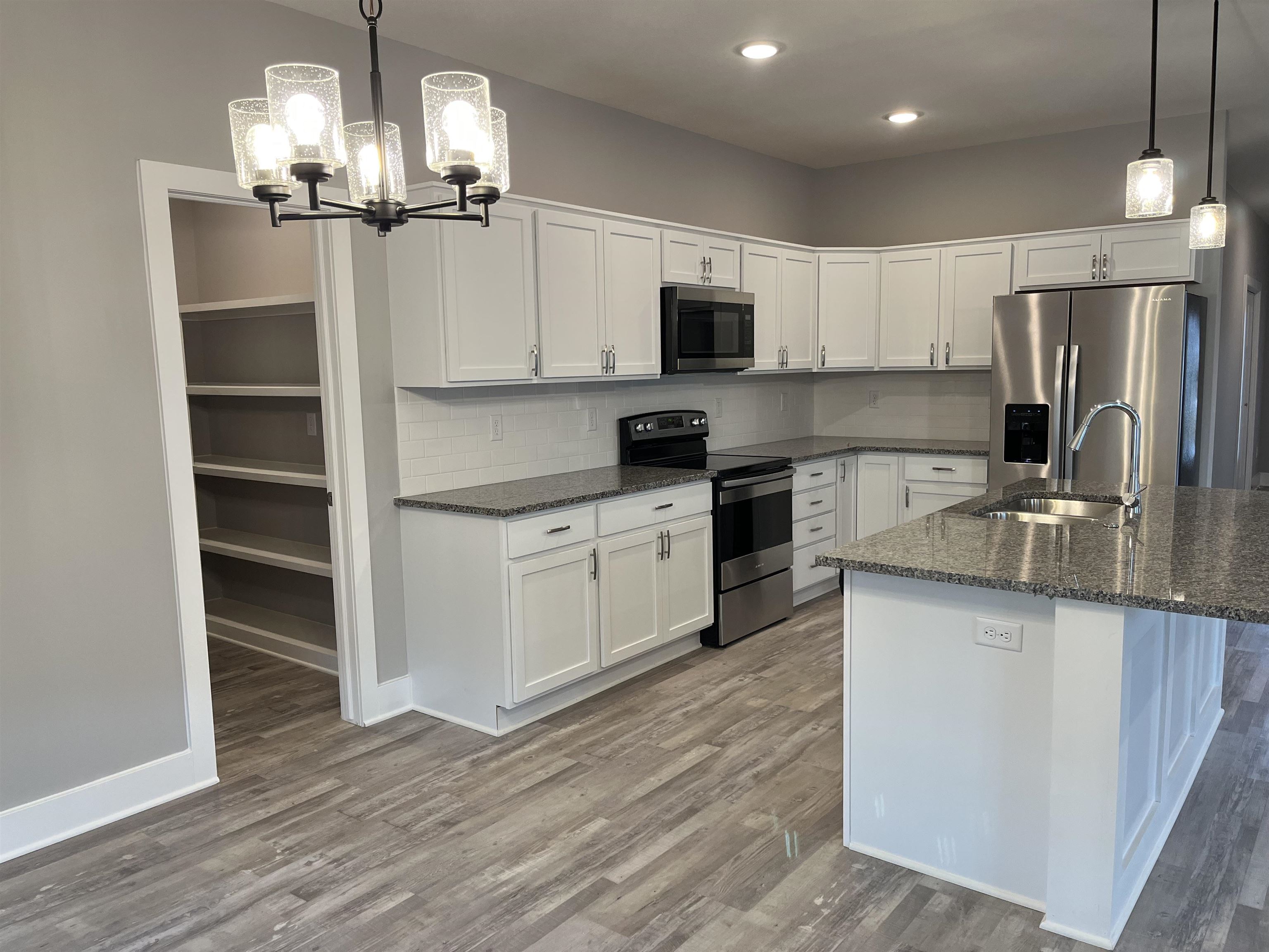 9906 Annabelle Street Wichita, KS 67207 - Photo 7 of 19