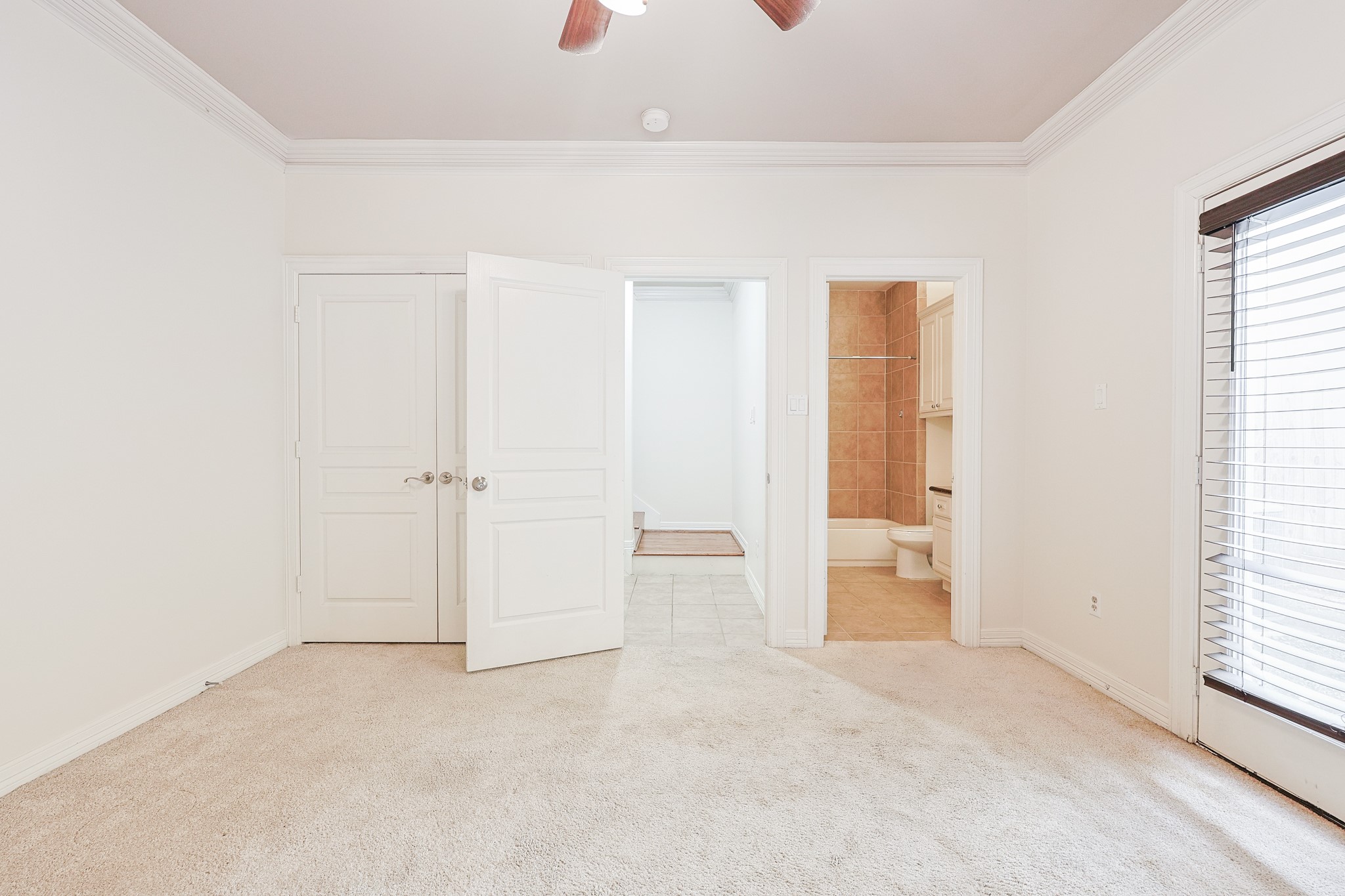 2540 Prospect Street, Unit C Houston, TX 77004 - Photo 22 of 31 an empty room with windows