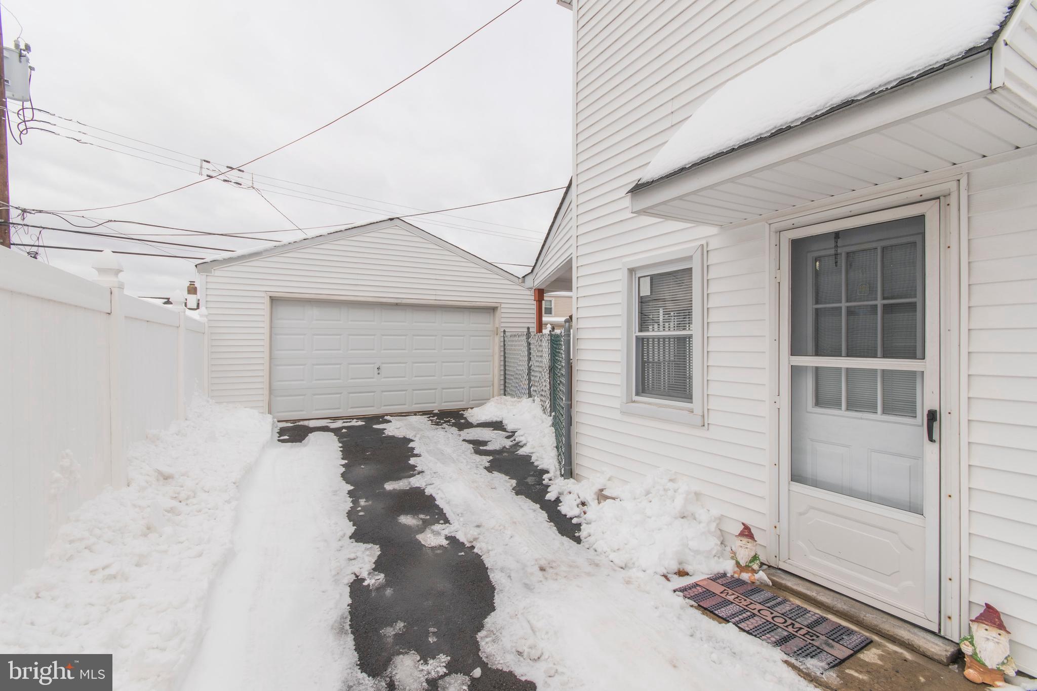 9880 Verree Road Philadelphia, PA 19115 - Photo 4 of 34