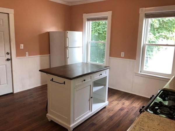 10 Reeves Street Worcester, MA 01607 - Photo 4 of 27 Gallery Image 4