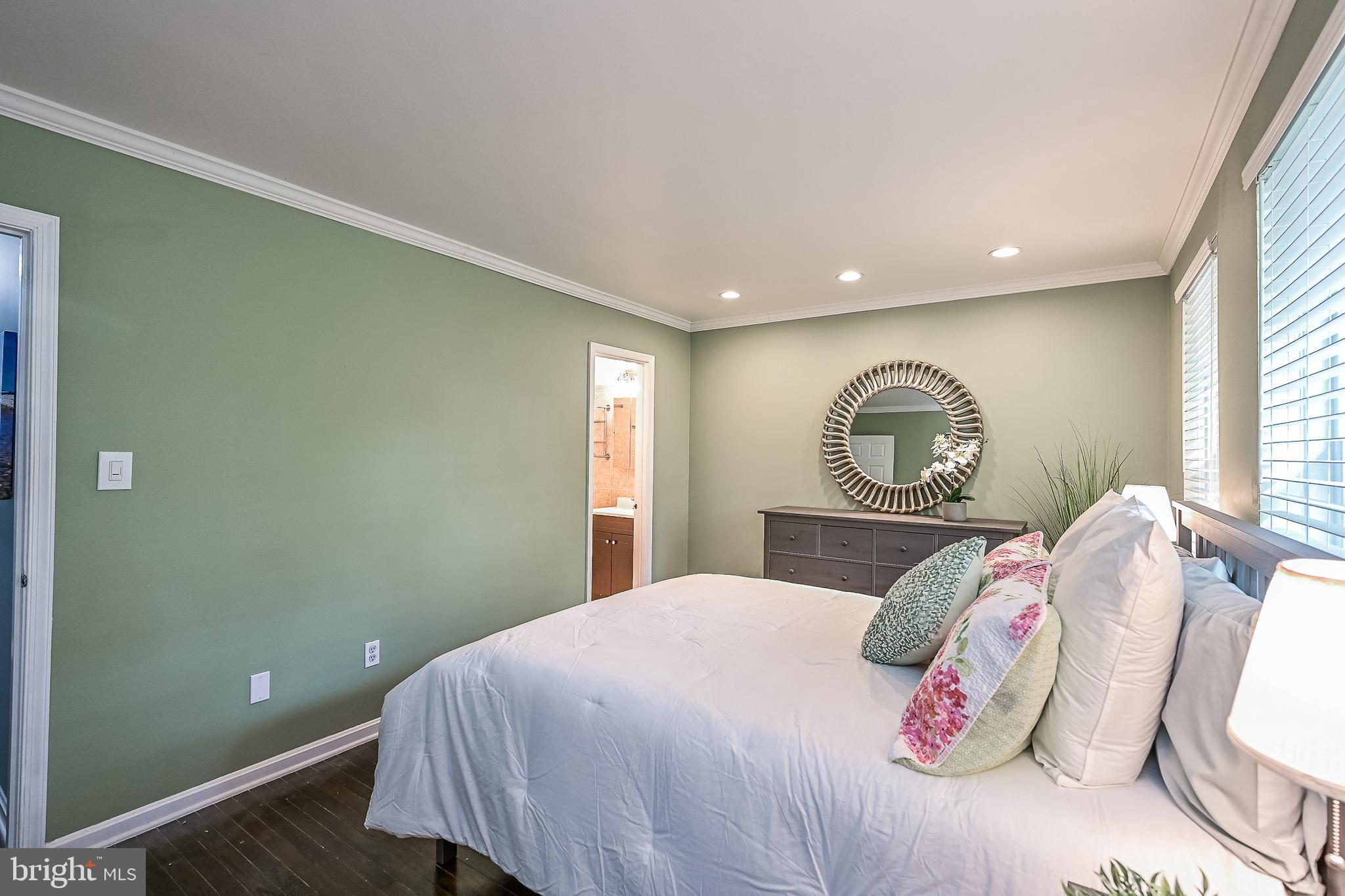 2148 Golf Course Drive Reston, VA 20191 - Photo 15 of 31 Ensuite bath for the primary bedroom