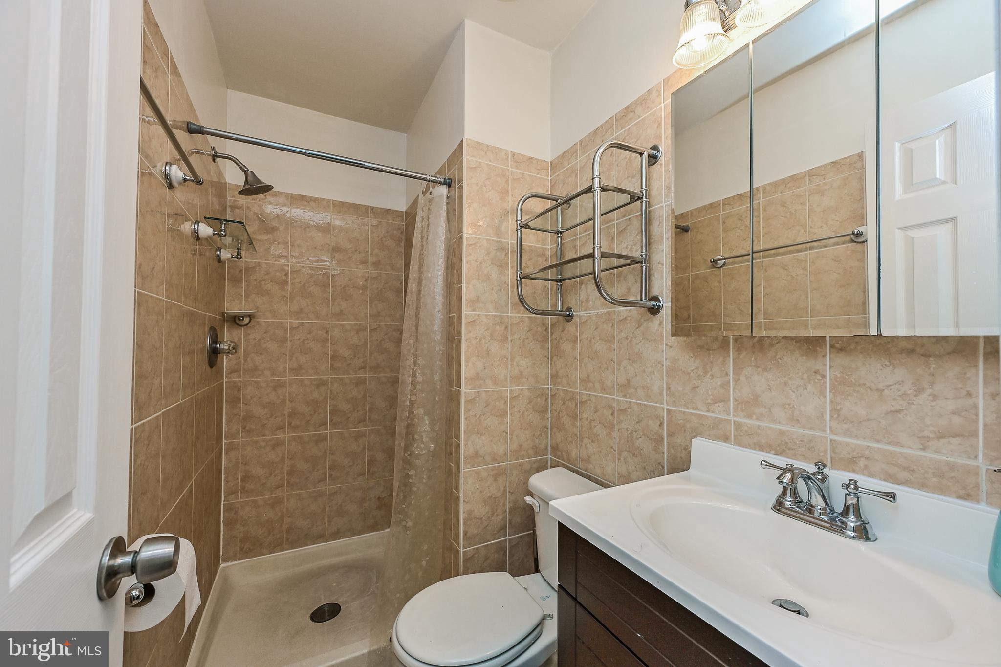 2148 Golf Course Drive Reston, VA 20191 - Photo 16 of 31 Primary Bedroom Shower
