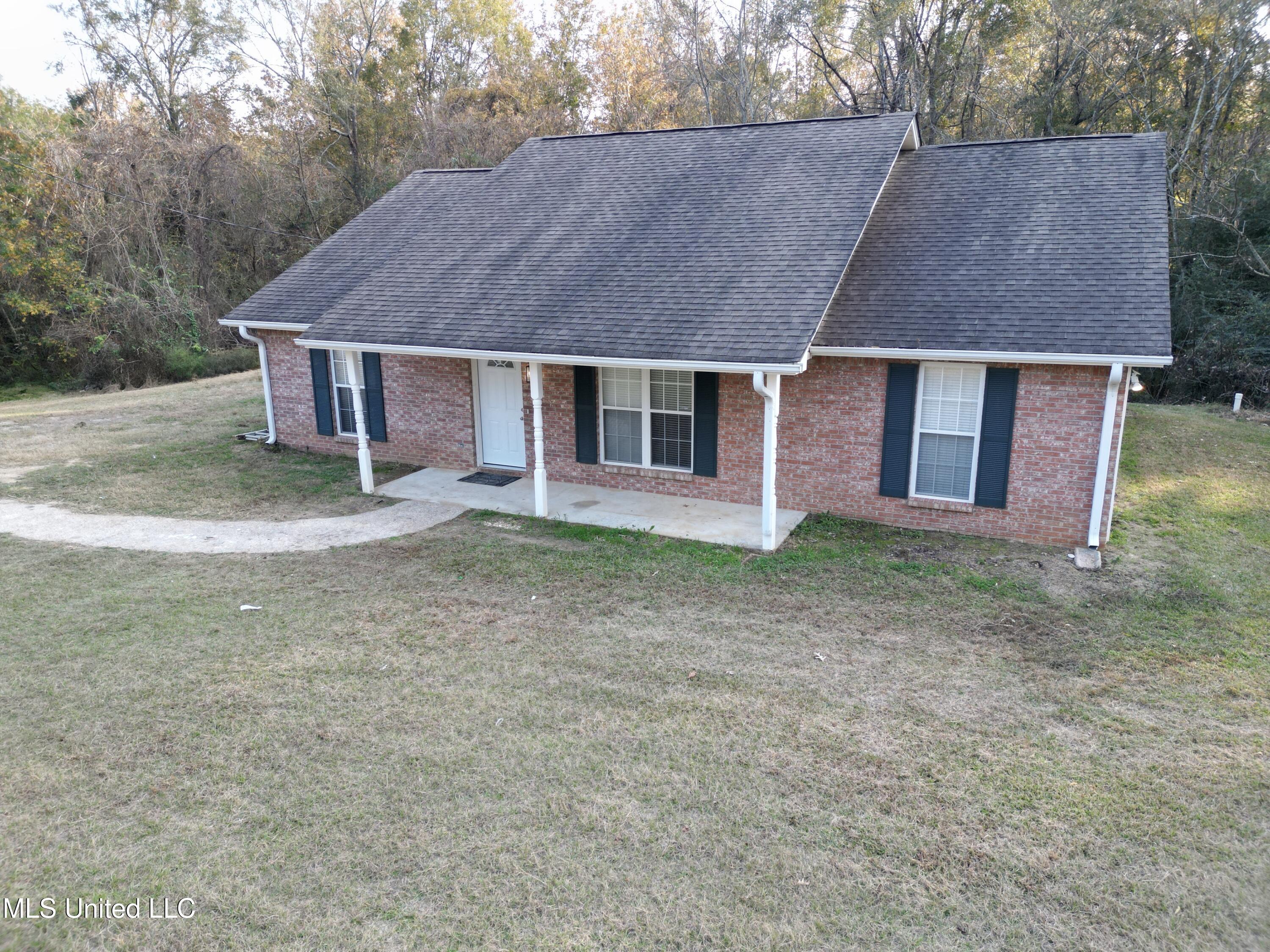 4545 Tom Collins Road Utica, MS 39175 - Photo 2 of 13 Front