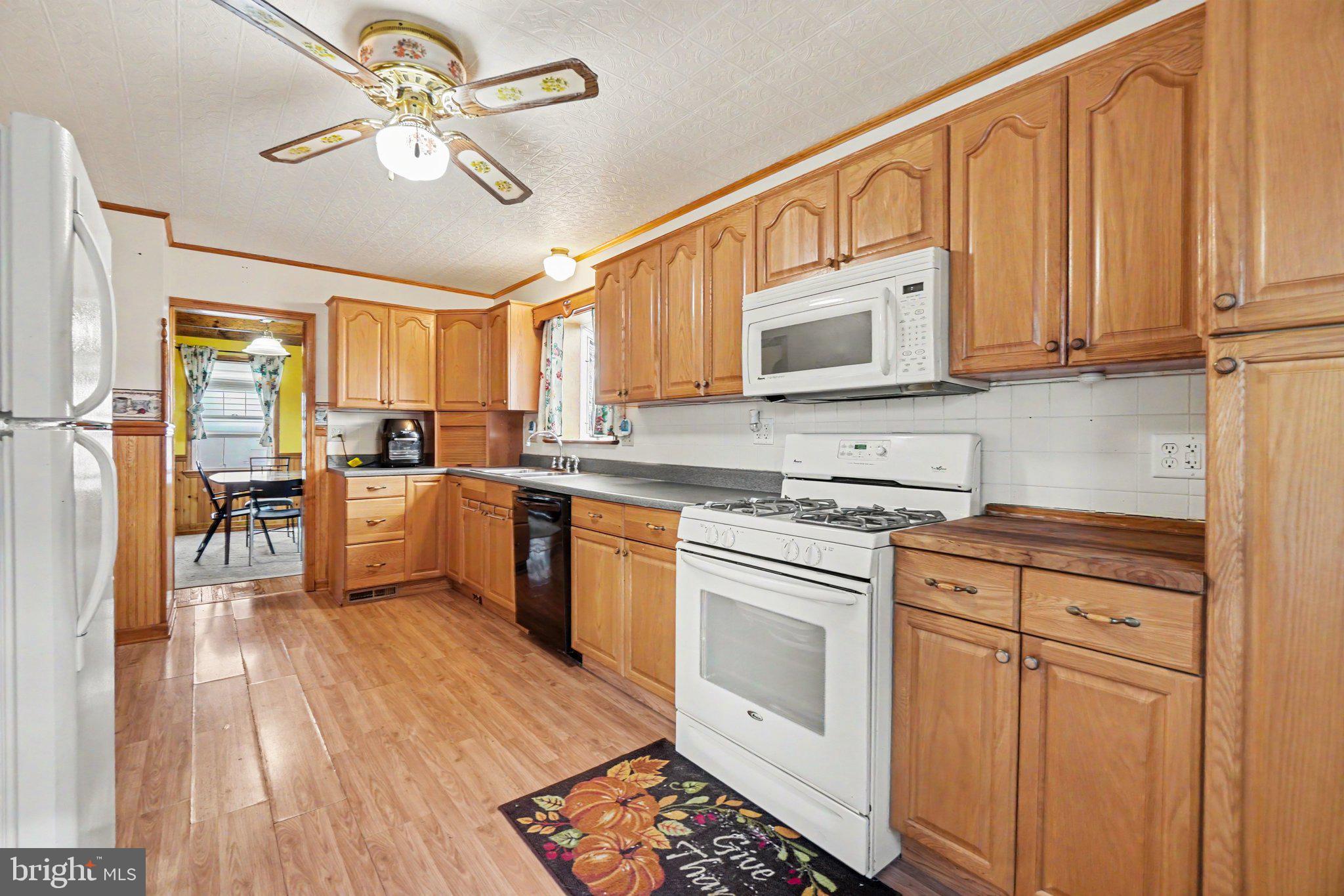 212 Wecaf Road New Holland, PA 17557 - Photo 5 of 32 Gallery Image 5