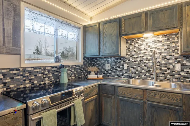 $289,900 | 2509 East 9th Street, Casper, WY 82609